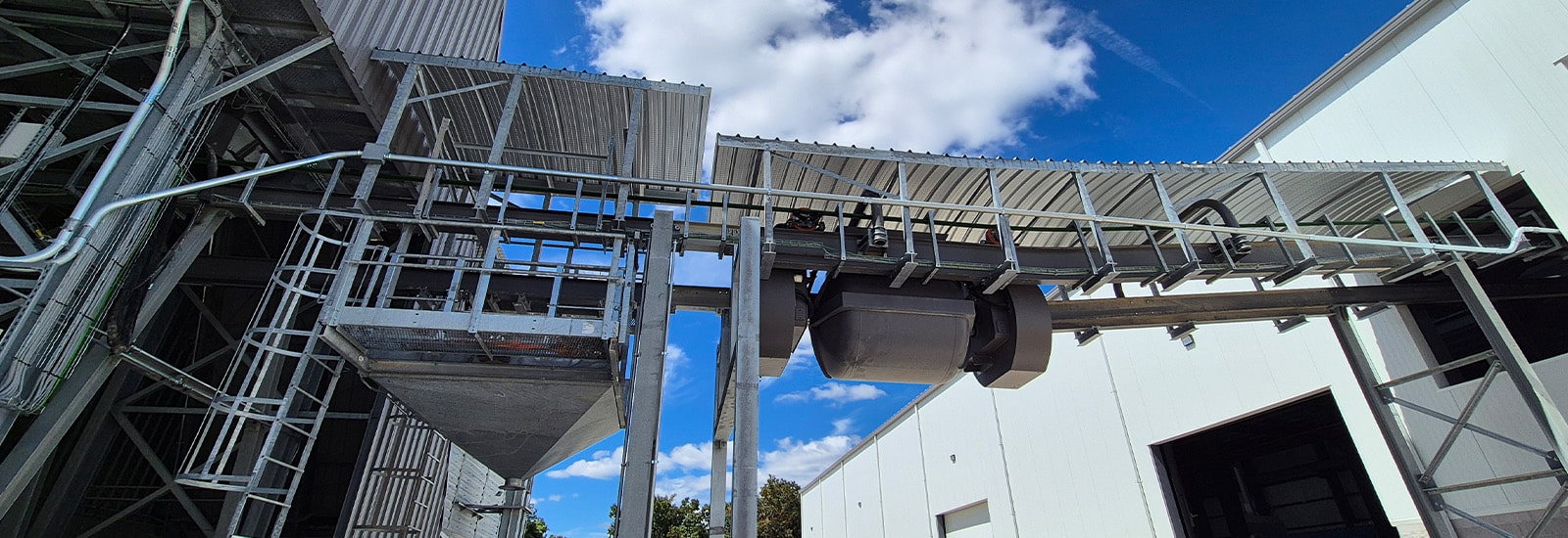 The fastest all-wheel drive, traveling bucket system in the industry!